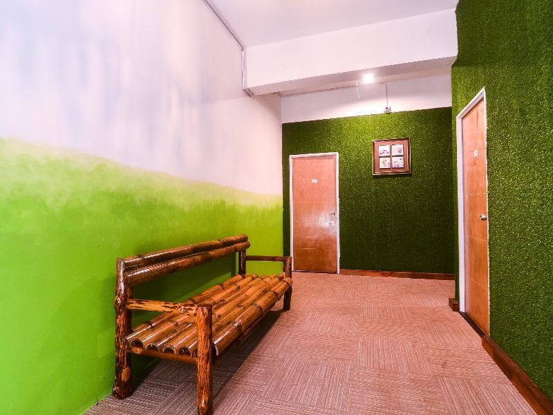 Oyo 1119 Memoire Express Hotel Кучинг Екстериор снимка