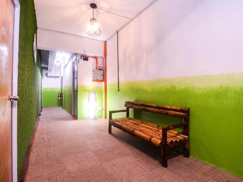 Oyo 1119 Memoire Express Hotel Кучинг Екстериор снимка