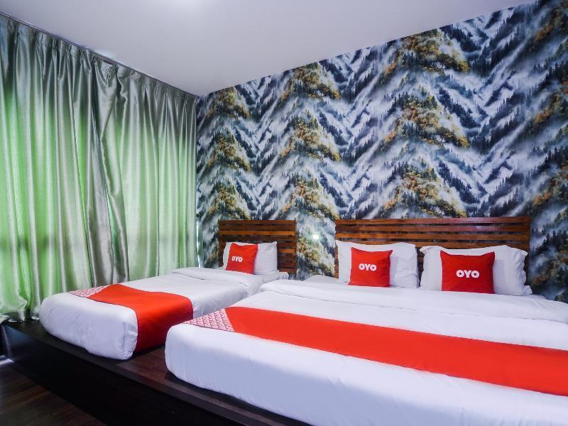 Oyo 1119 Memoire Express Hotel Кучинг Екстериор снимка