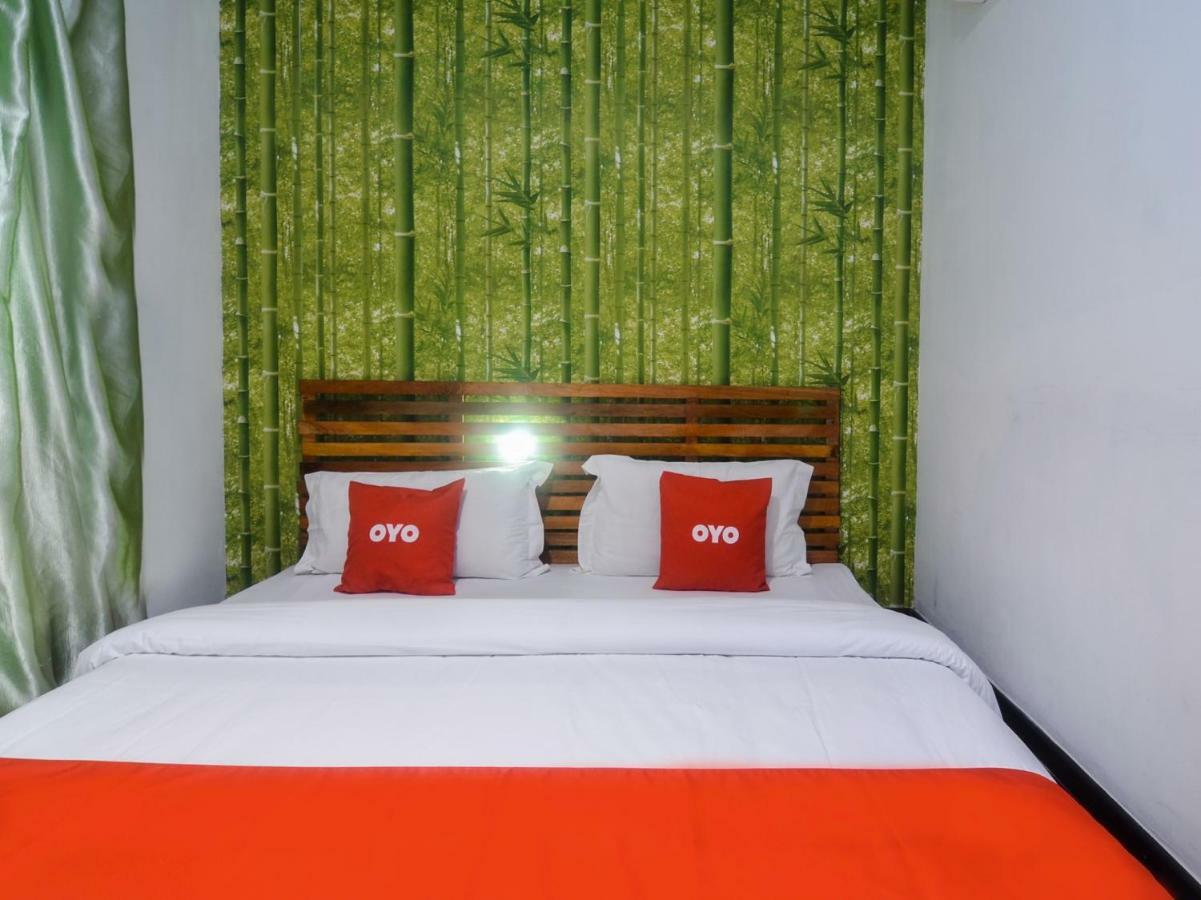 Oyo 1119 Memoire Express Hotel Кучинг Екстериор снимка